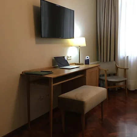 Crunia I Hotel