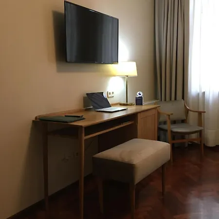 Crunia I Hotel